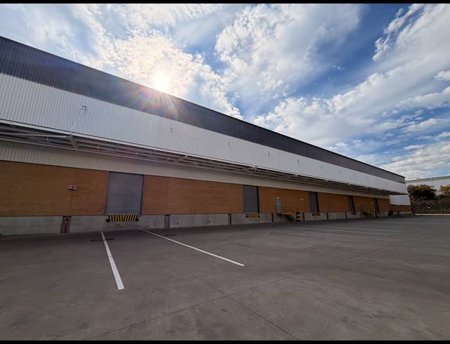 13,926M² WAREHOUSE TO LET IN GOSFORTH PARK